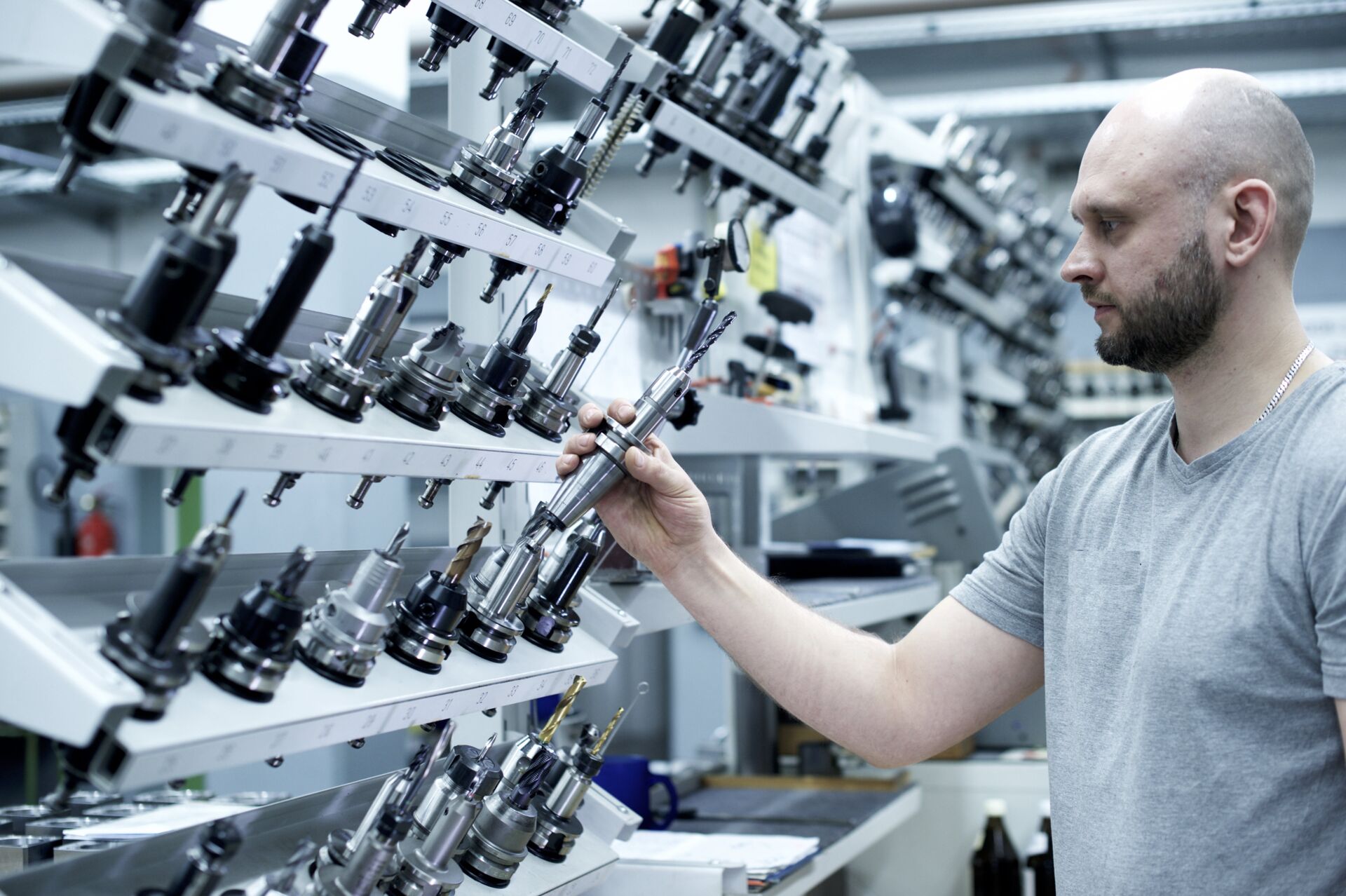 Fertigung digitalisiert, Vernetzung von Mensch und Maschine