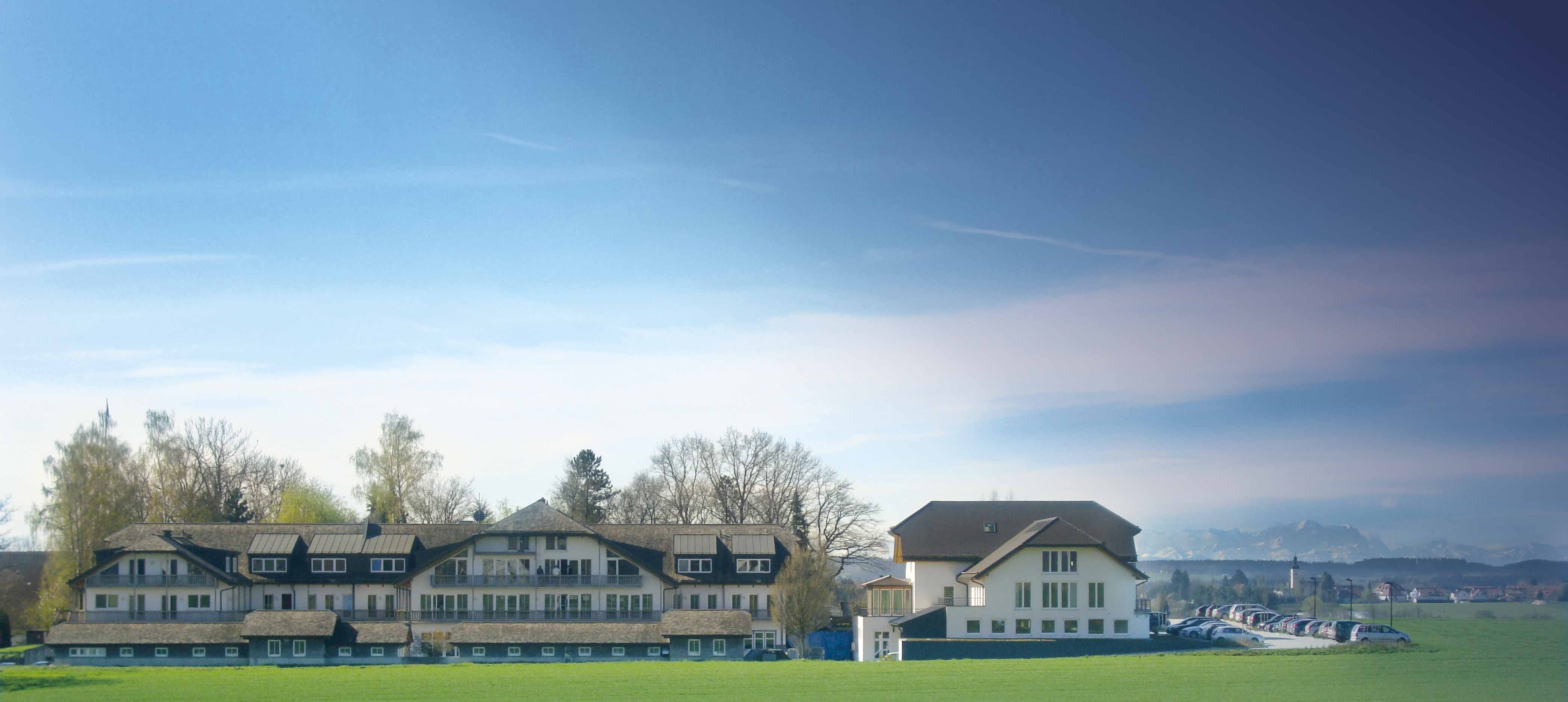 Firmensitz von GEOVISION in Wagenhofen bei Pfaffenhofen an der Glonn mit Alpenpanorama